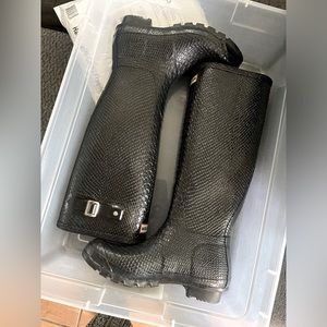 Hunter Tall Carnaby Boa Pewter Snake Print Rain Boots US Size 8